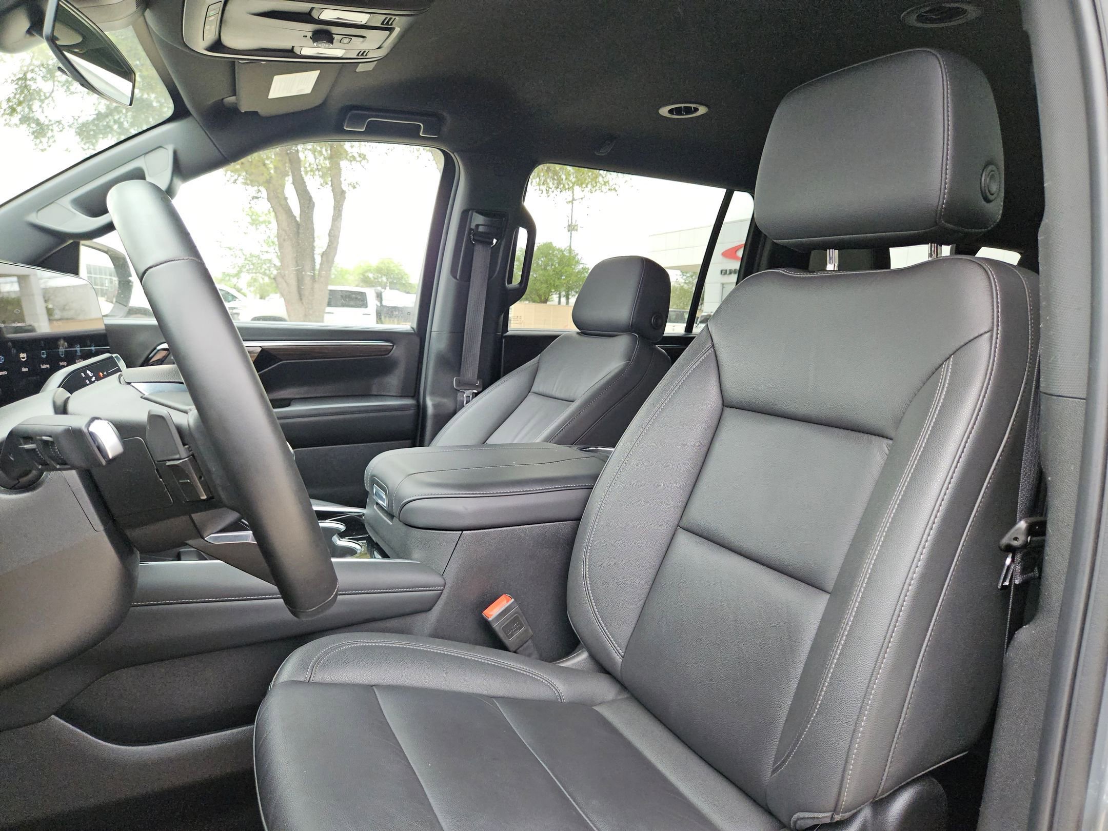 Certified 2025 Chevrolet Suburban LT AWD/4WD image 13