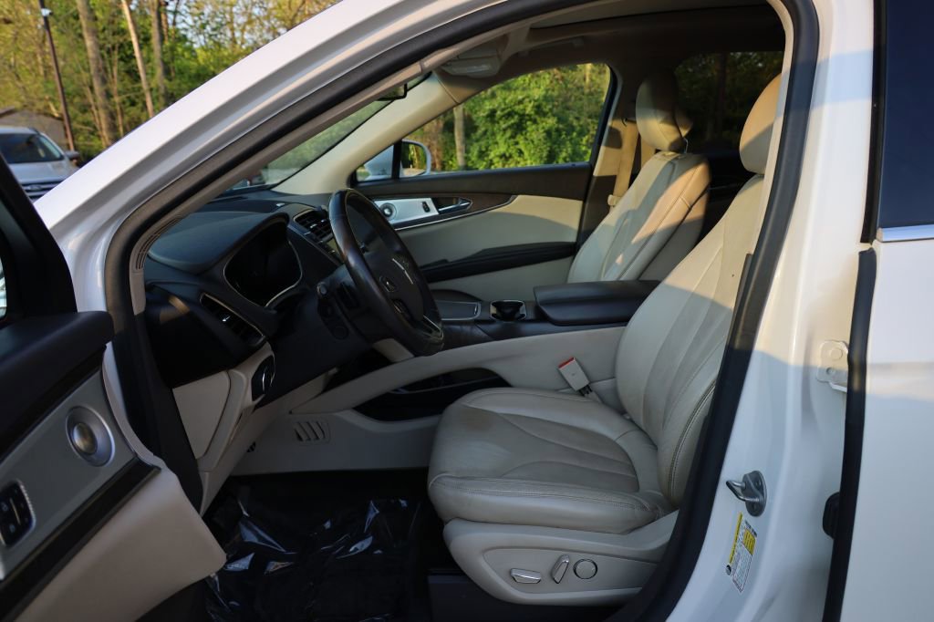 Used 2016 Lincoln MKX Reserve w/ Luxury Package image 12