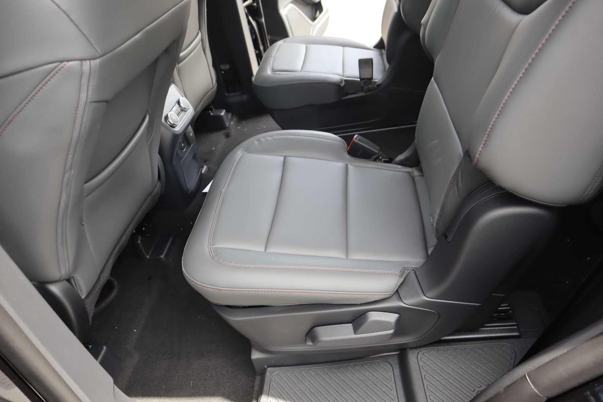 New 2026 Ford Explorer Active image 12