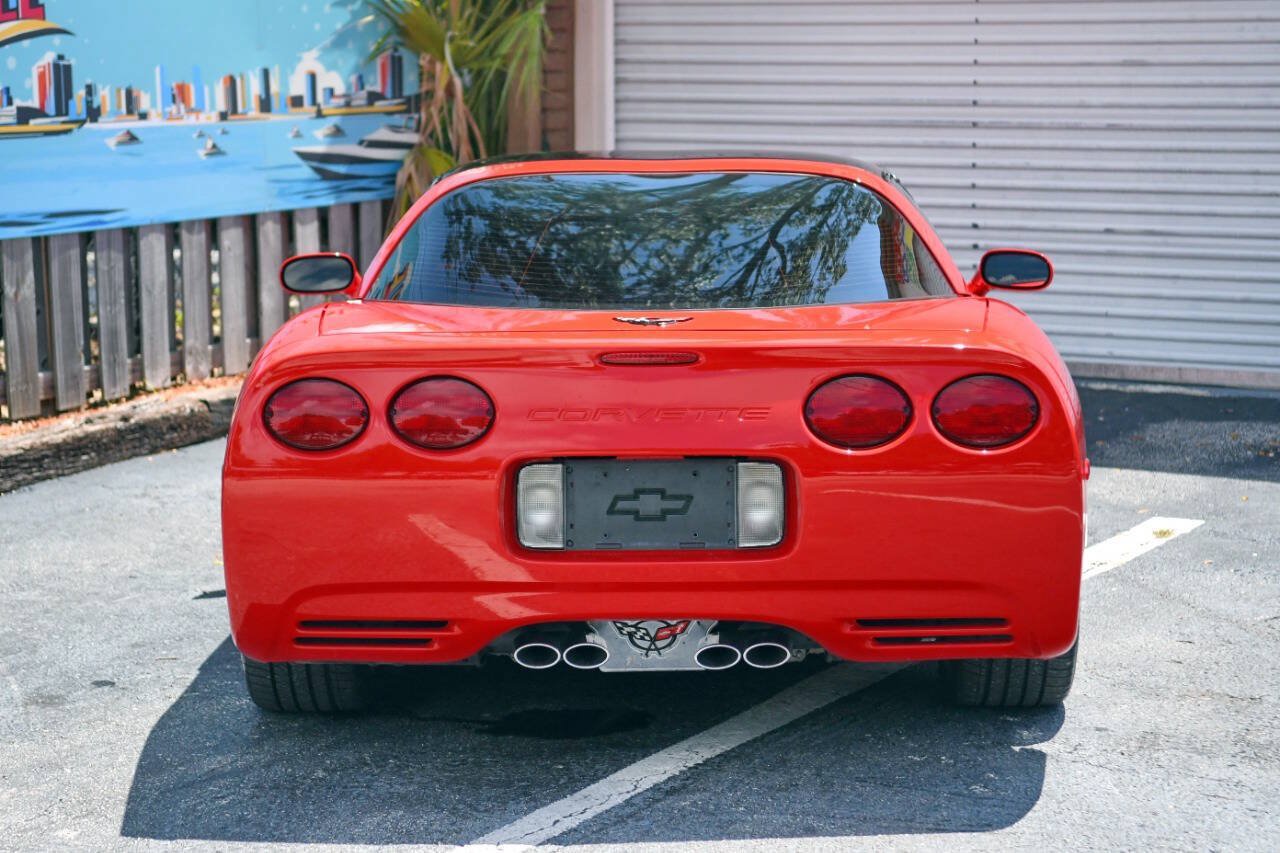 Used 2004 Chevrolet Corvette Coupe w/ Roof Package RWD image 27