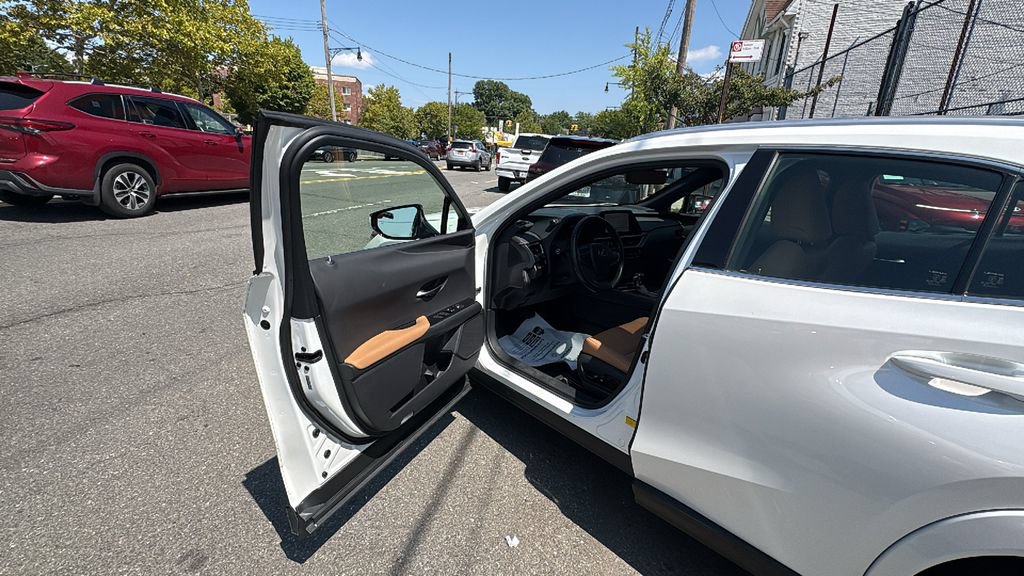 Used 2024 Lexus UX 250h AWD w/ Premium Package image 10