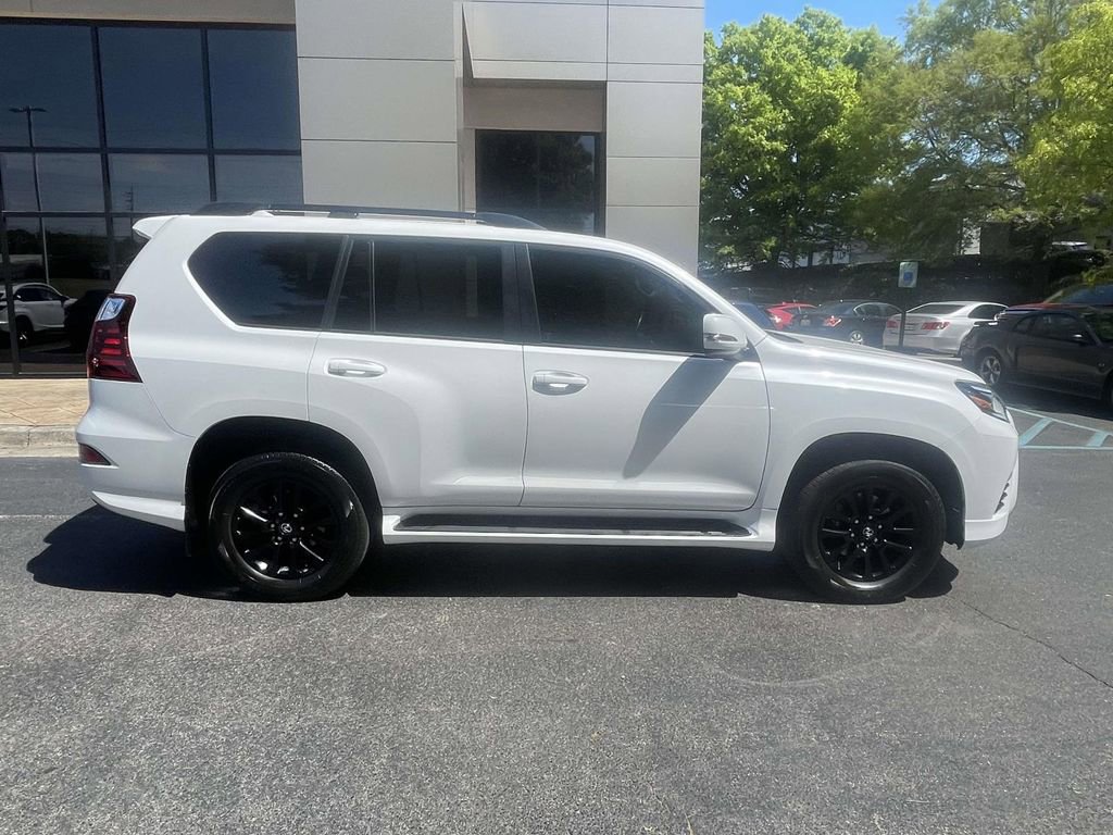 Used 2022 Lexus GX 460 w/ Black Line Special Edition image 2