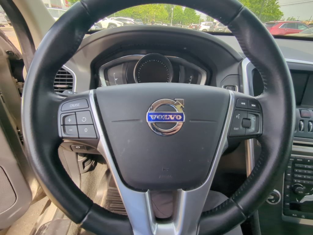 Used 2016 Volvo XC60 T6 w/ Proximity Package AWD/4WD image 14