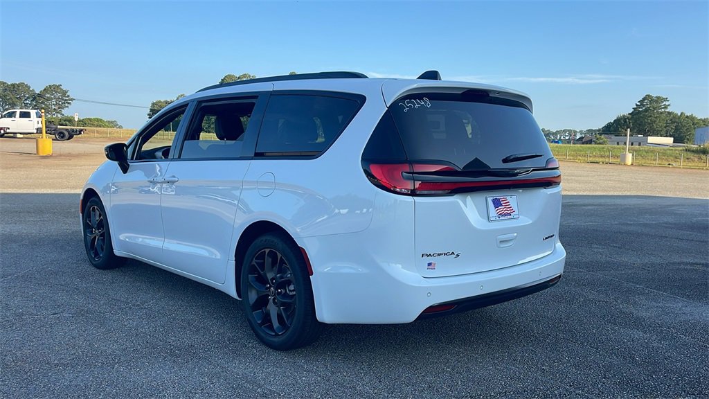 New 2025 Chrysler Pacifica Limited image 5