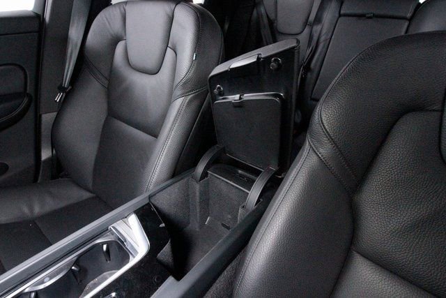 Certified 2025 Volvo XC60 B5 Core image 12