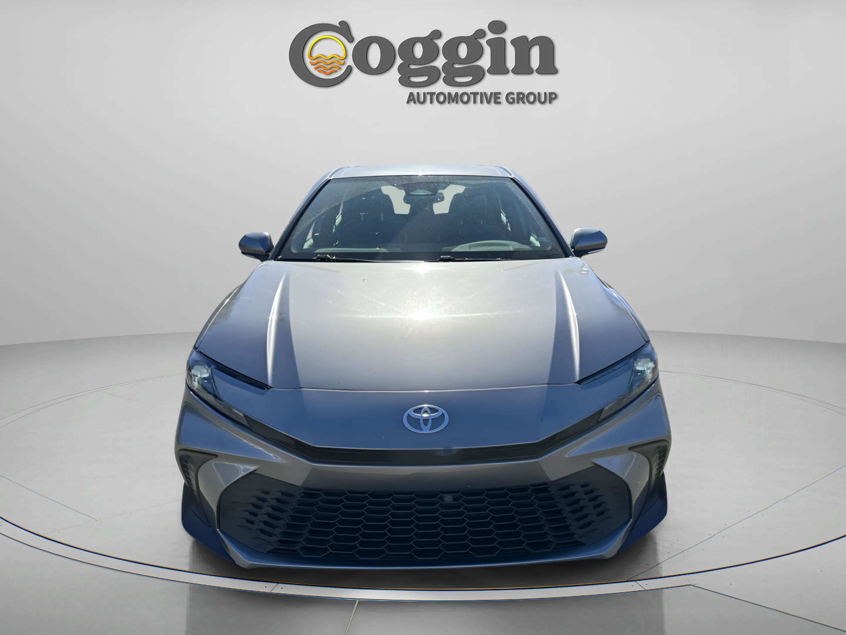 Used 2025 Toyota Camry SE image 9