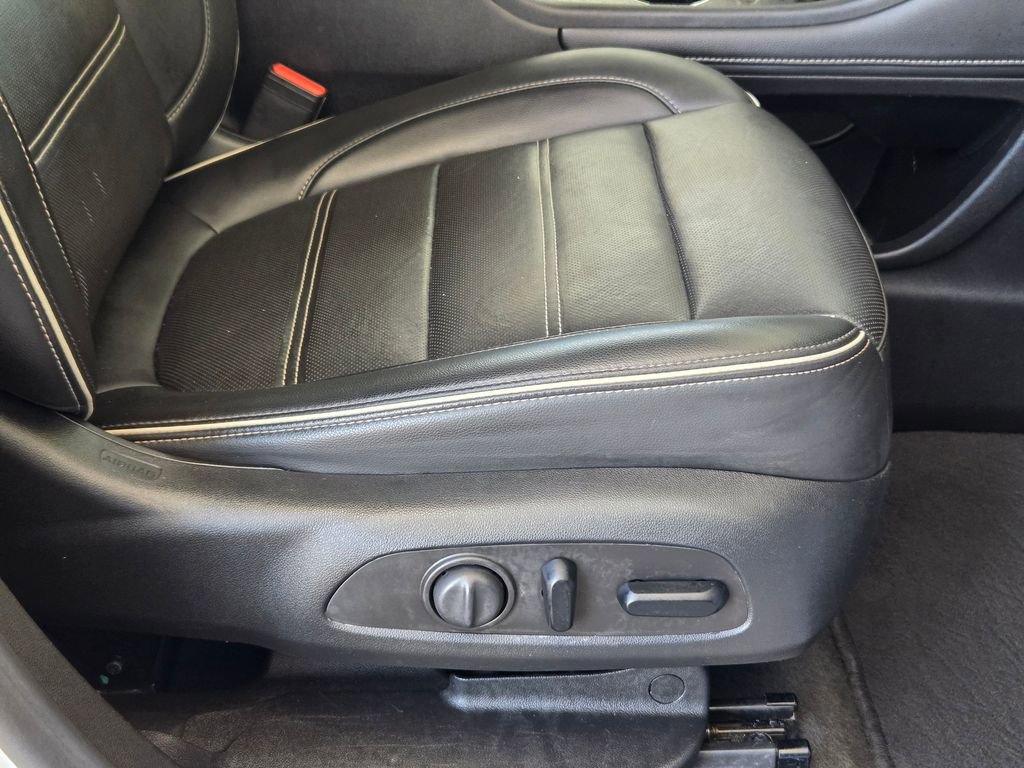Used 2023 GMC Acadia Denali FWD image 29