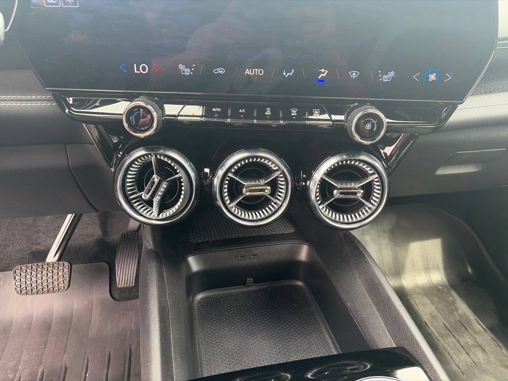Used 2024 Chevrolet Blazer EV LT AWD/4WD image 30