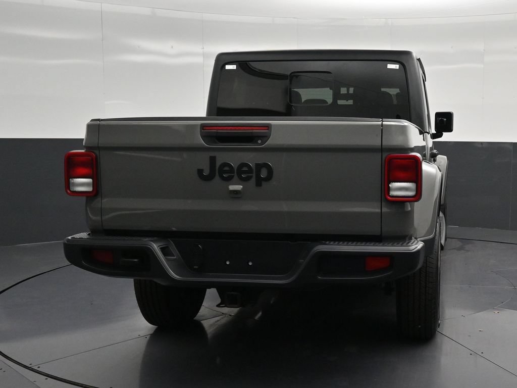 Used 2022 Jeep Gladiator Sport AWD/4WD image 2
