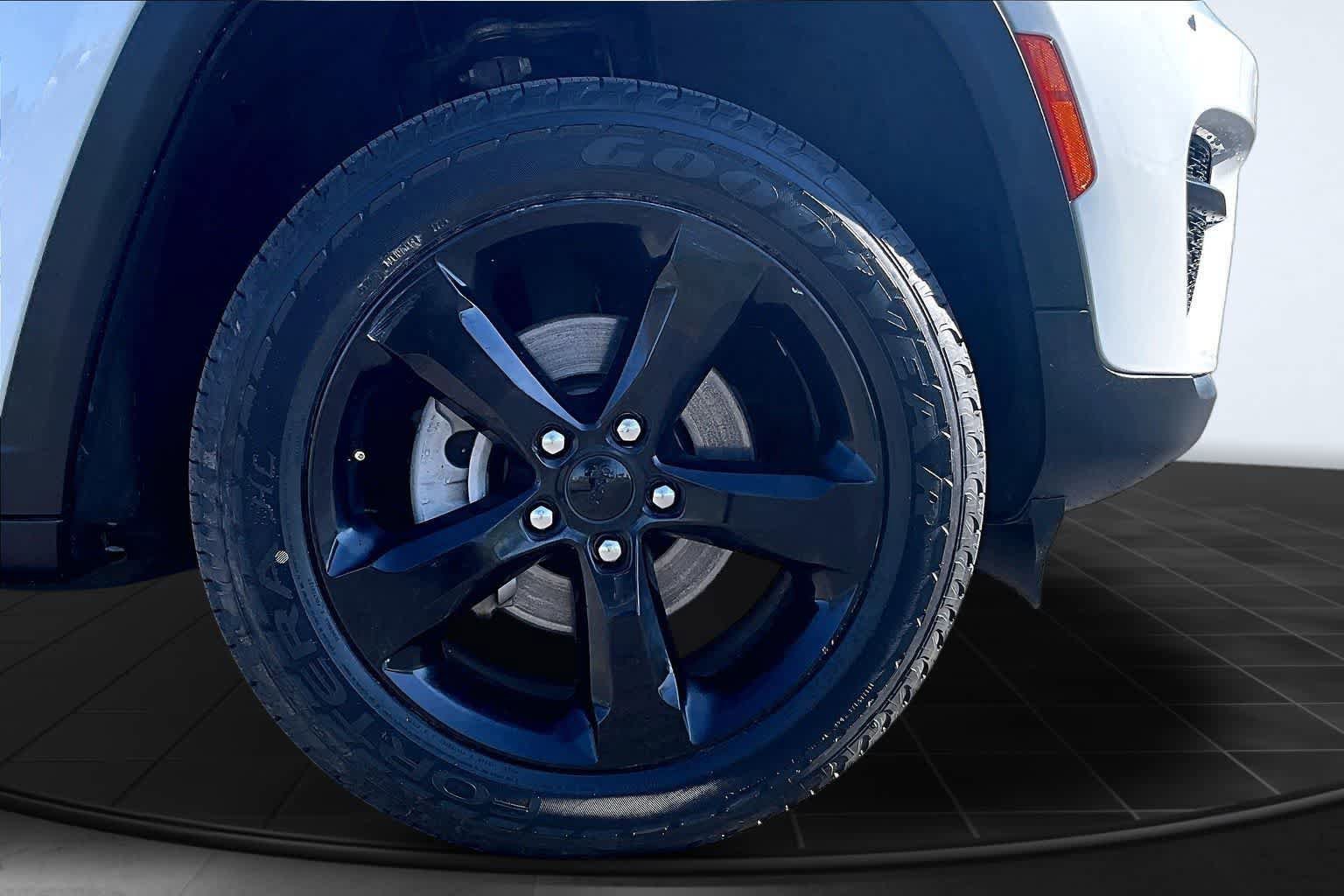 Used 2023 Jeep Grand Cherokee Altitude image 34