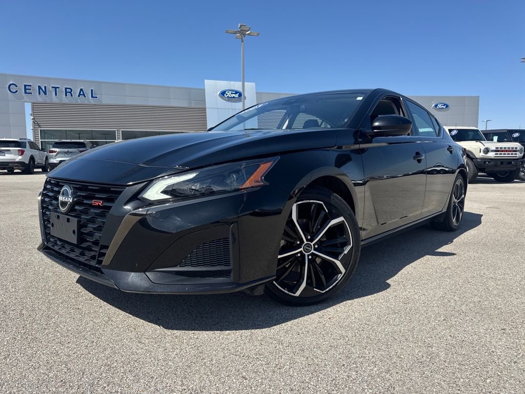 Used 2023 Nissan Altima 2.5 SR image 1