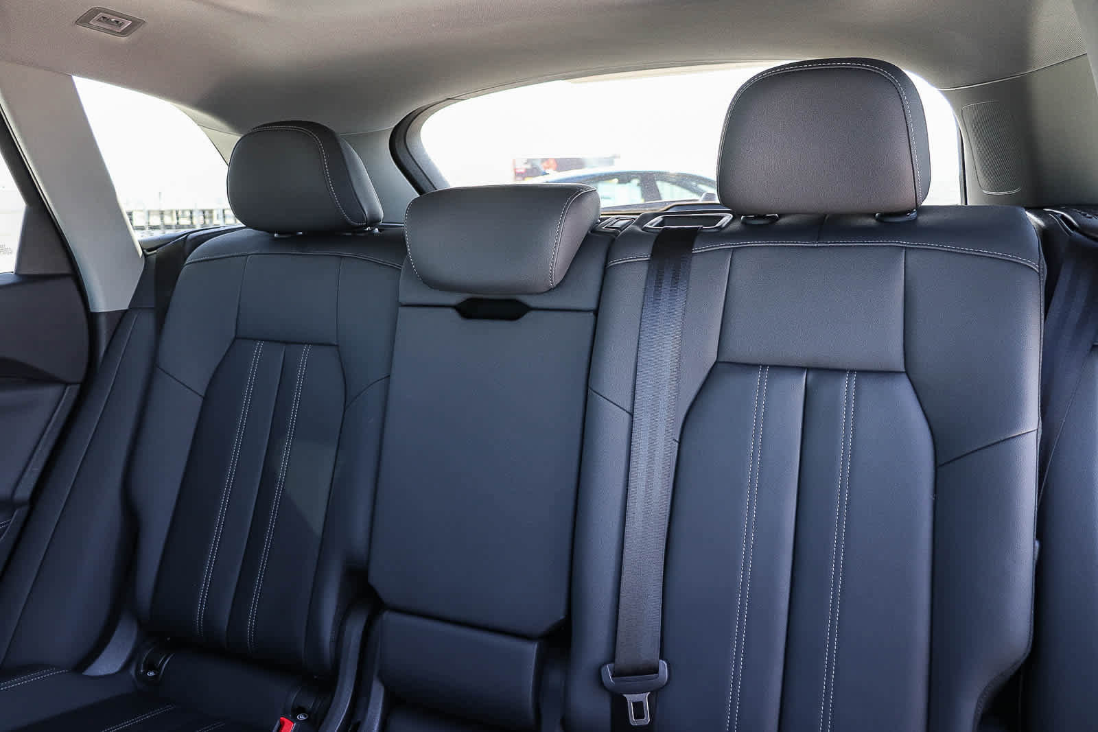 Used 2025 Audi Q5 Premium w/ Convenience Package image 23