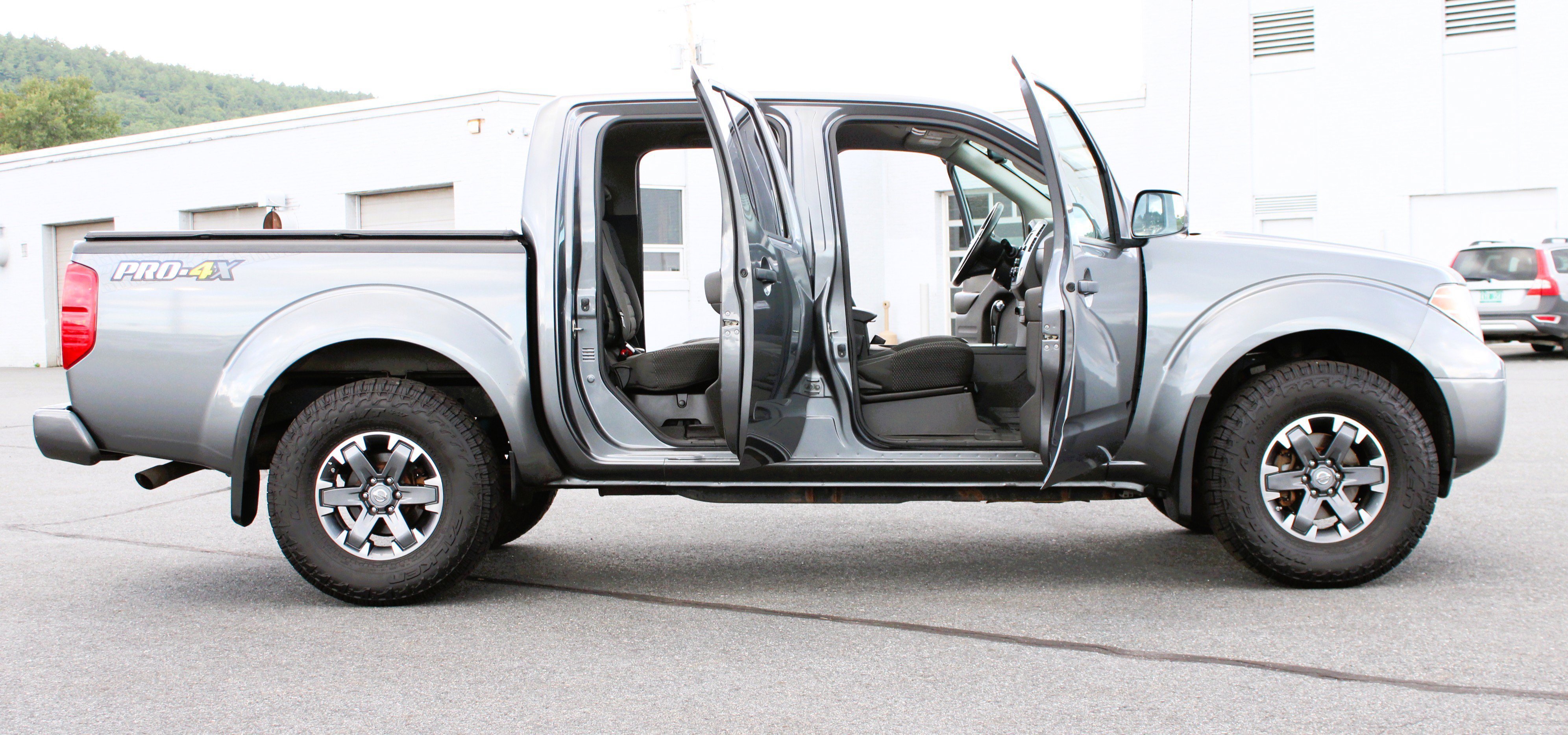 Used 2018 Nissan Frontier PRO-4X AWD/4WD image 14