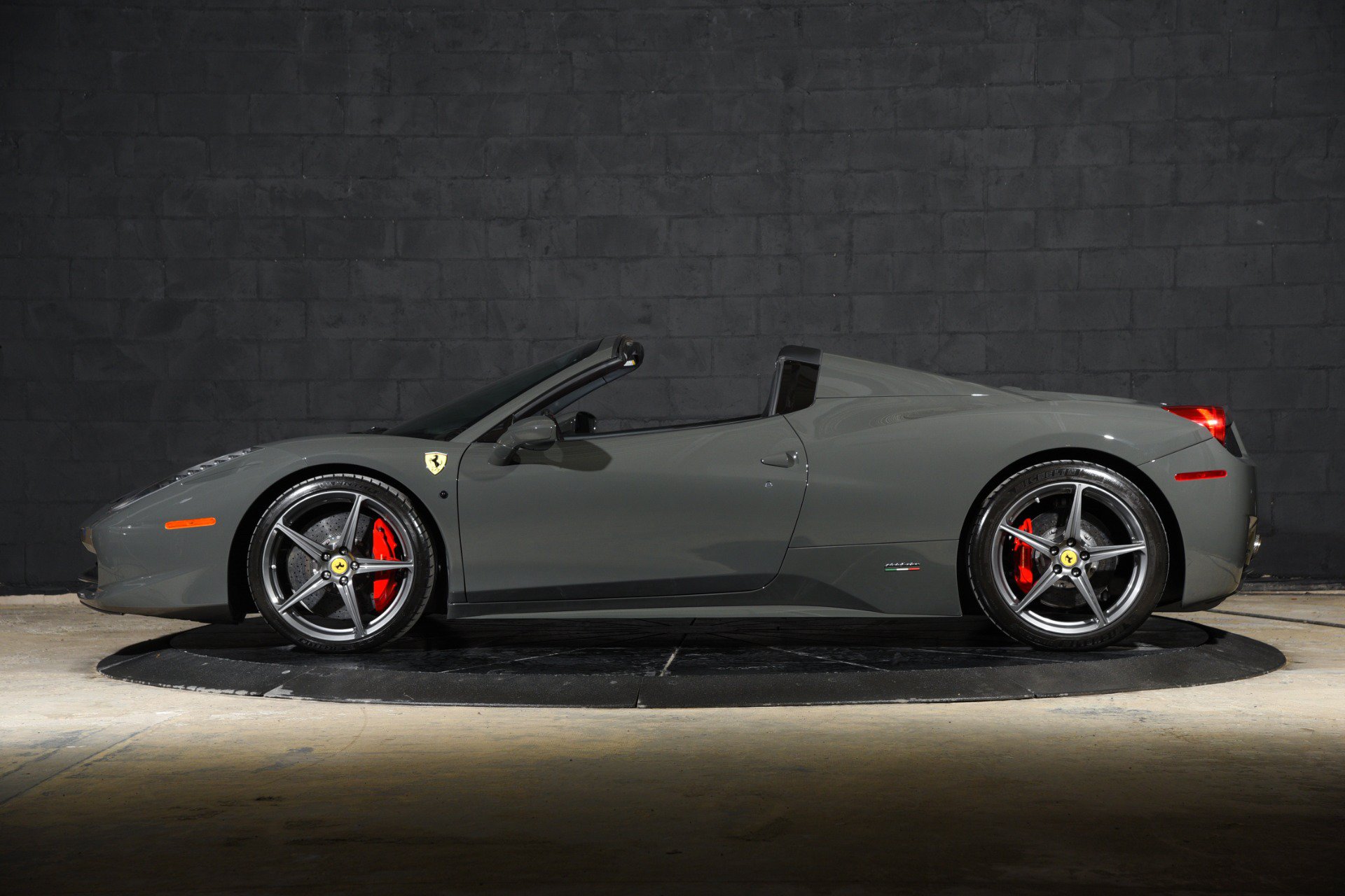 Used 2014 Ferrari 458 Spider RWD image 18