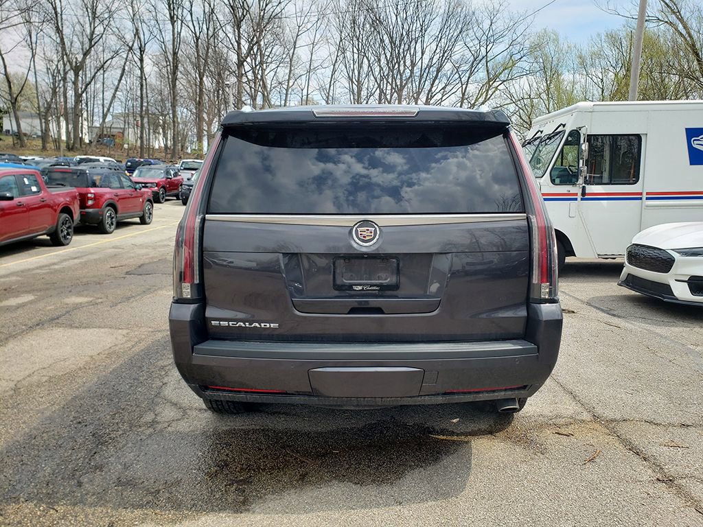Used 2015 Cadillac Escalade Luxury image 4