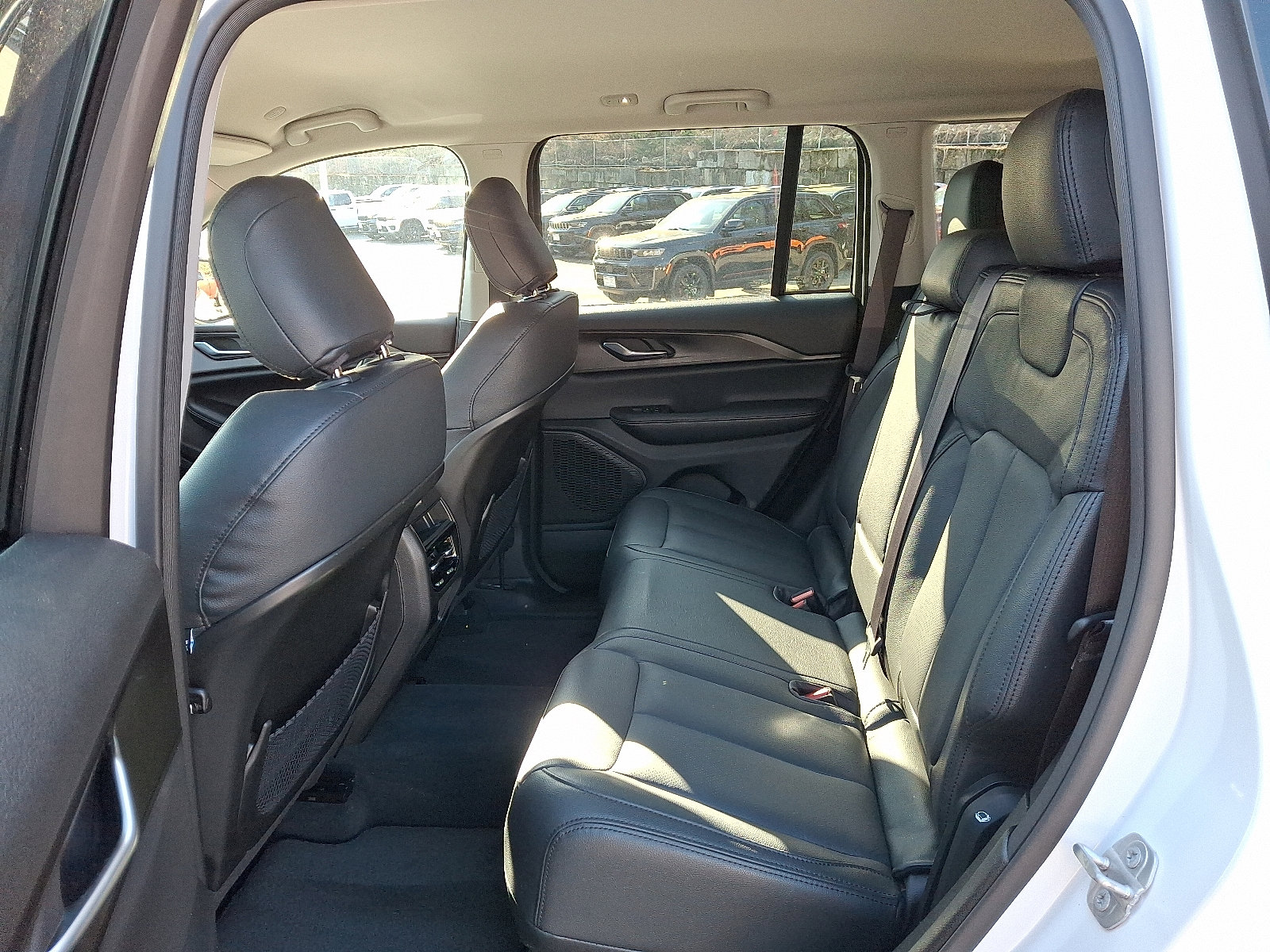 Certified 2023 Jeep Grand Cherokee Laredo image 11