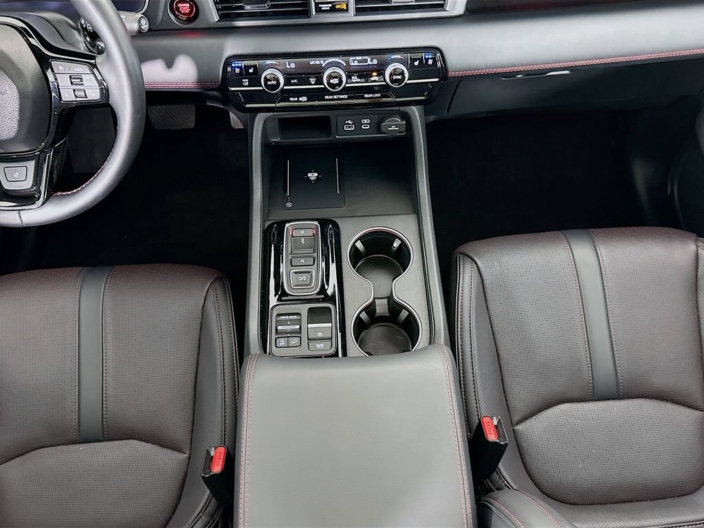 Certified 2025 Honda Pilot Black Edition image 16