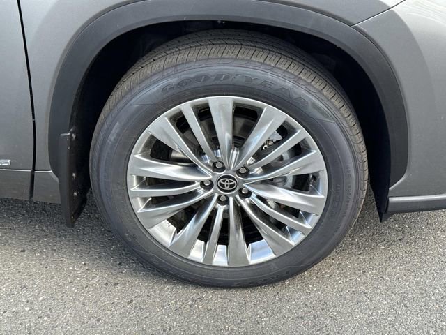 Used 2026 Toyota Highlander Platinum AWD/4WD image 7