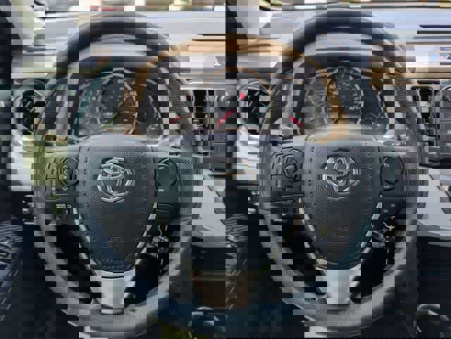 Used 2013 Toyota RAV4 LE image 18