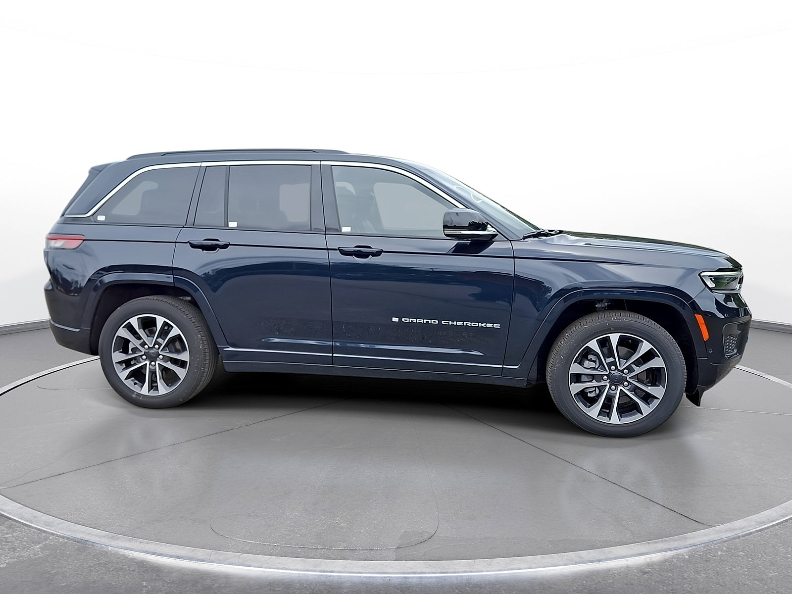New 2024 Jeep Grand Cherokee Overland w/ Luxury Tech Group IV AWD/4WD image 9