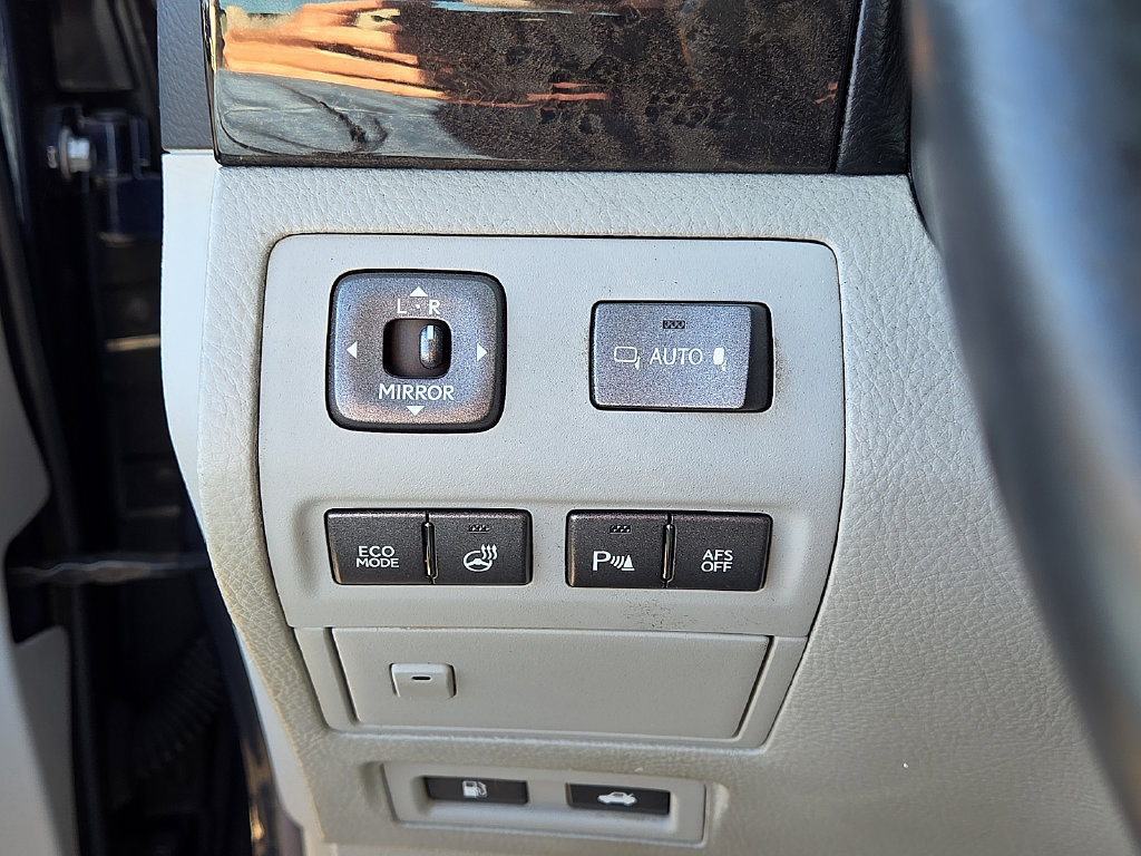Used 2011 Lexus LS 460 AWD w/ Luxury Value Edition image 26