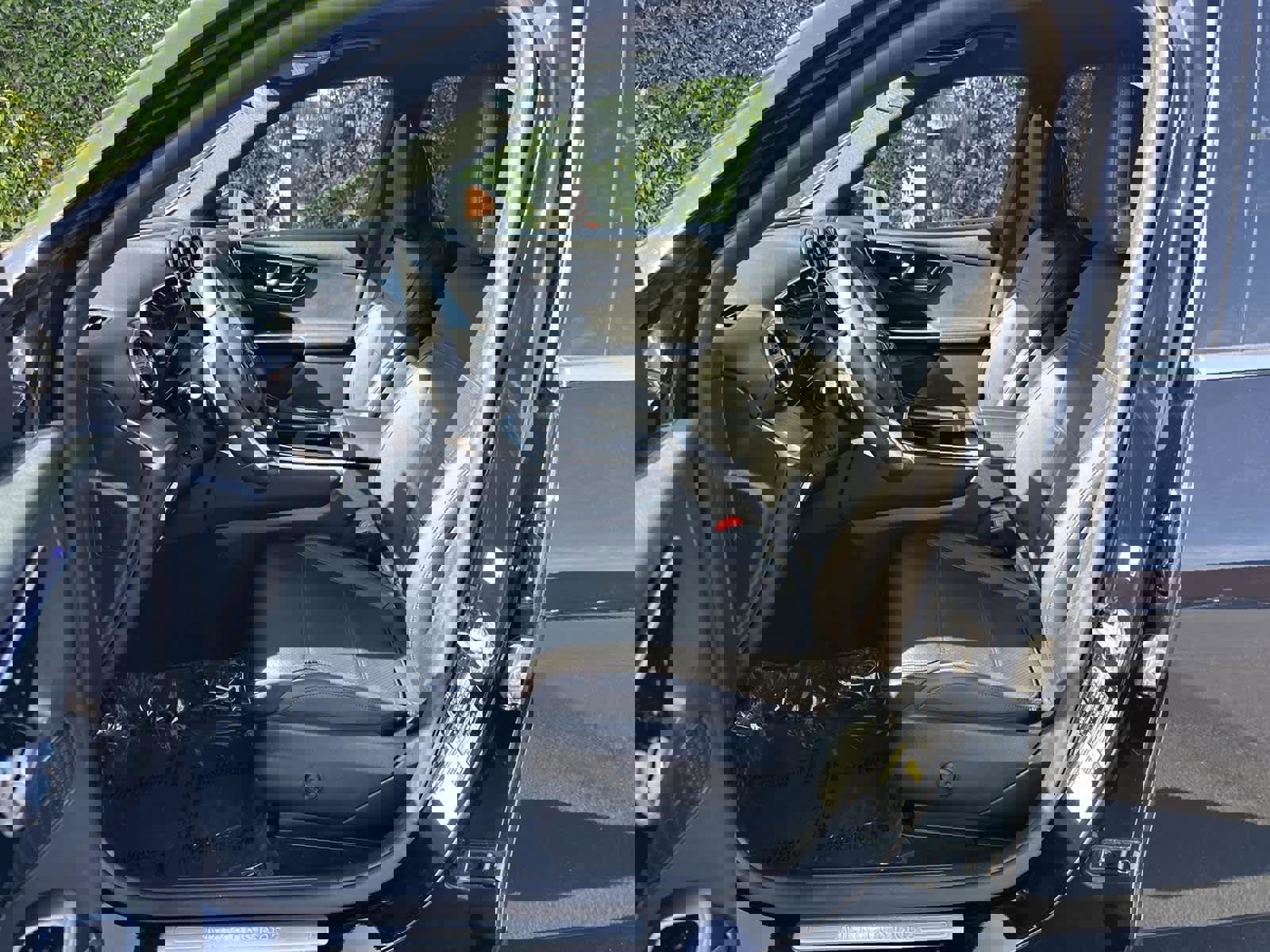 Used 2025 Mercedes-Benz GLC 300 image 11