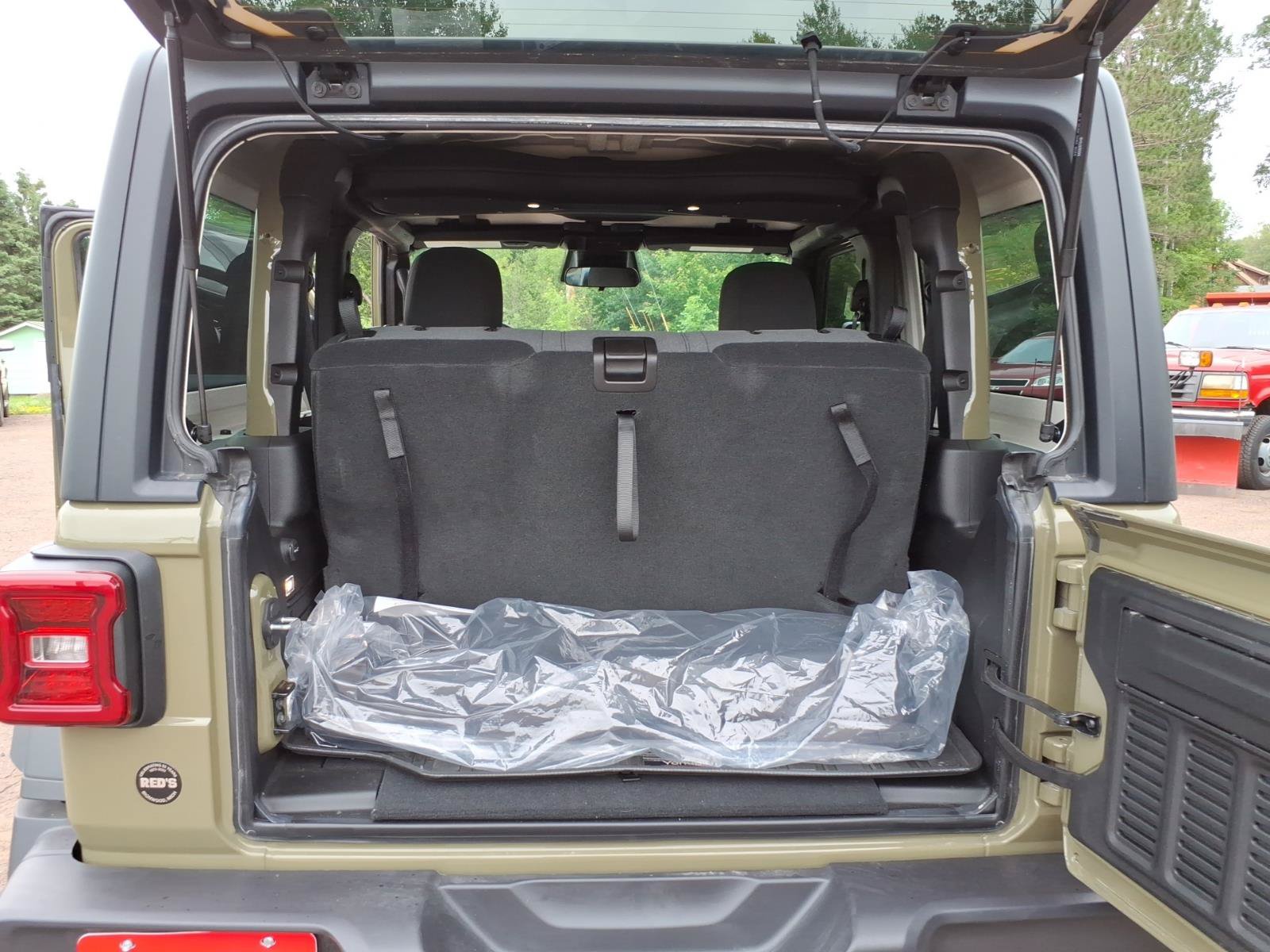 Used 2025 Jeep Wrangler Sport AWD/4WD image 12