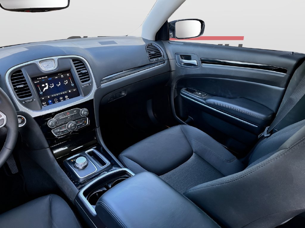 Used 2023 Chrysler 300 Touring RWD image 21