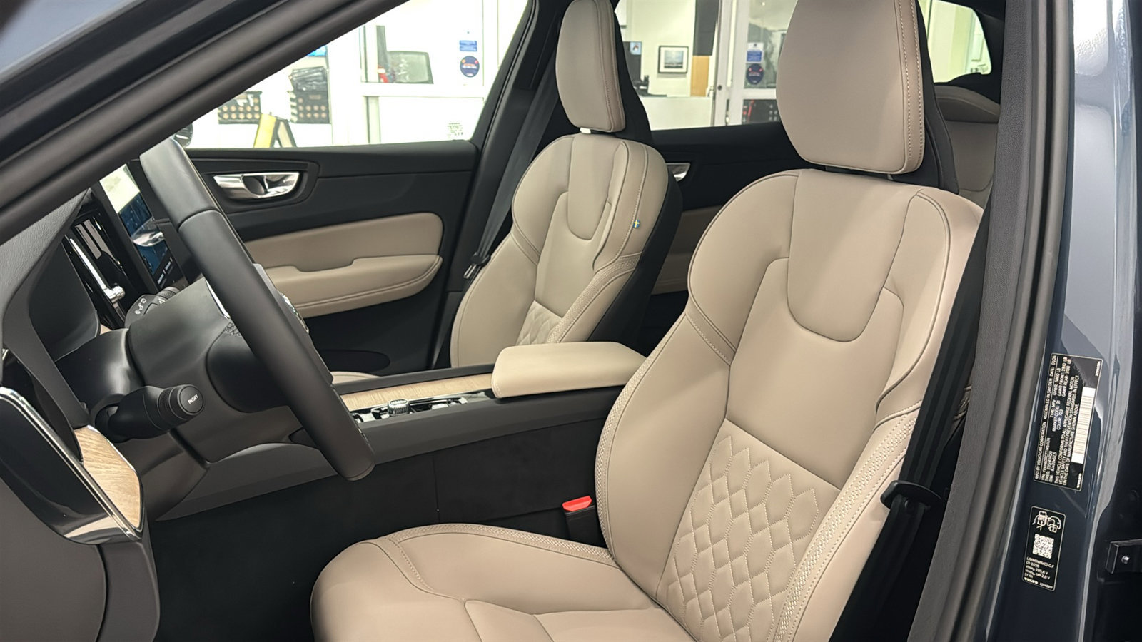 Used 2026 Volvo XC60 T8 Plus w/ Protection Package Premier image 23