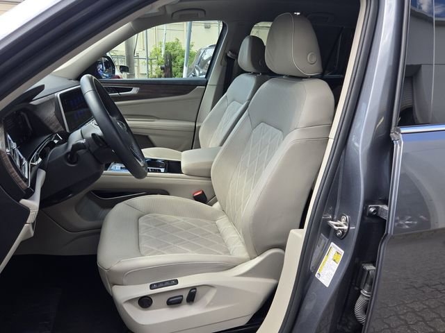 Certified 2025 Volkswagen Atlas SEL Premium R-Line image 9