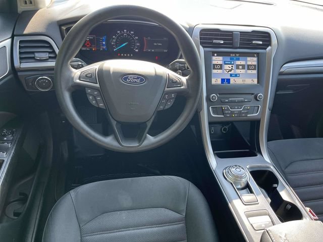 Used 2018 Ford Fusion SE w/ Fusion SE Technology Package FWD image 17