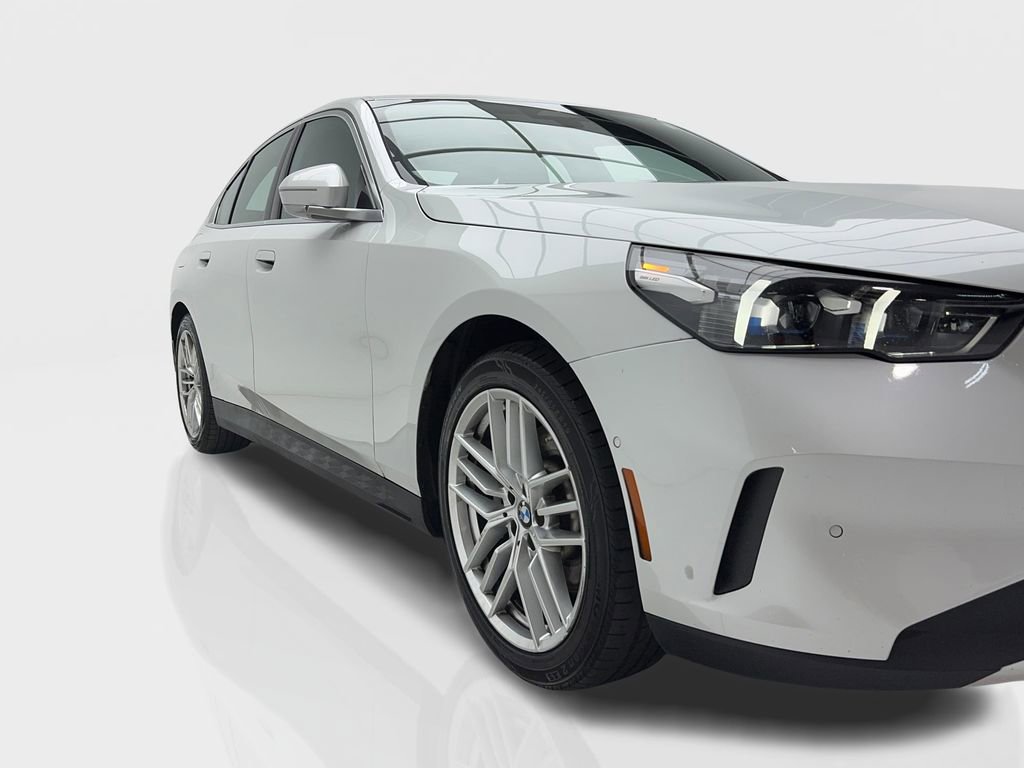 Used 2025 BMW 530i RWD image 2