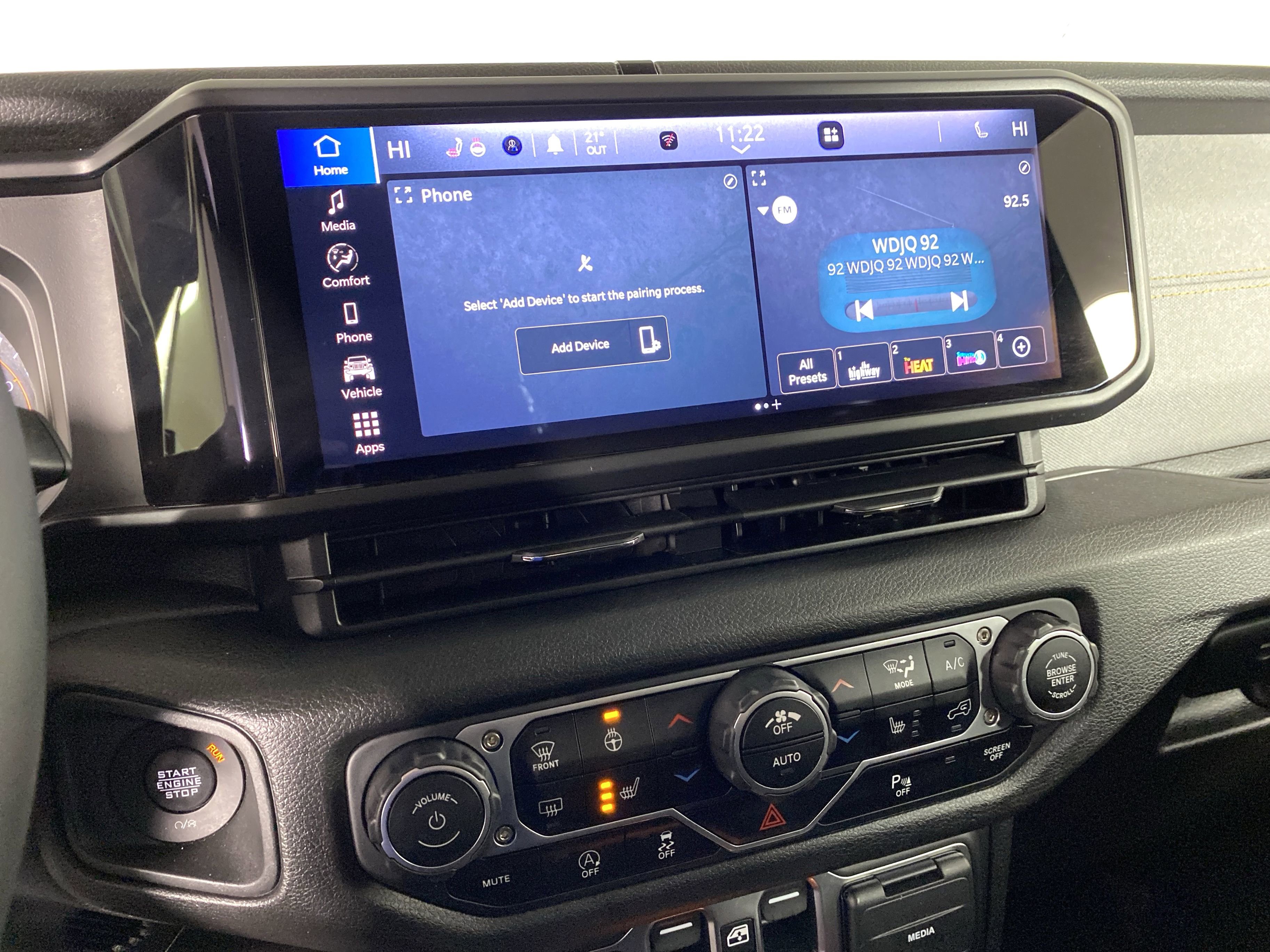 Used 2025 Jeep Wrangler Sport S image 27