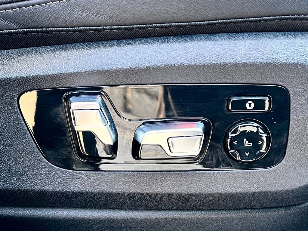 Used 2024 BMW X7 xDrive40i w/ Premium Package image 45