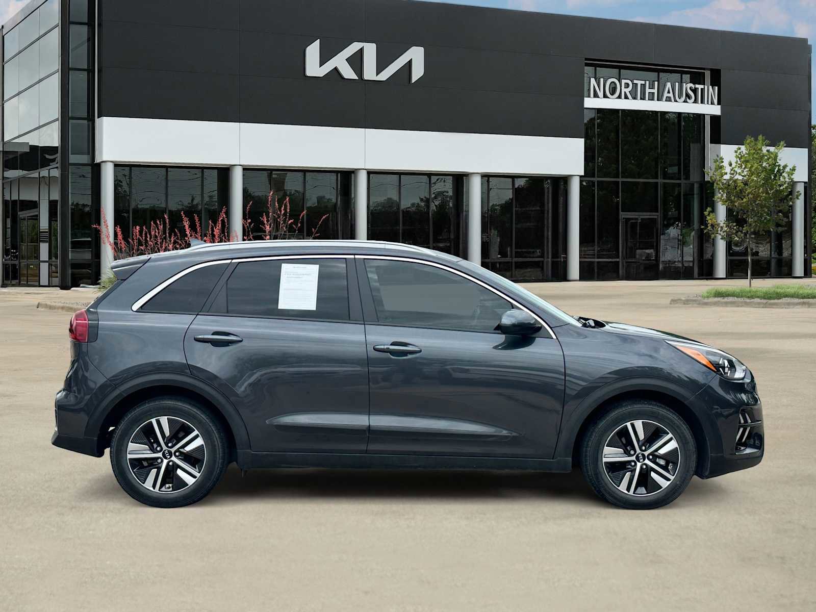 Used 2020 Kia Niro LXS image 6