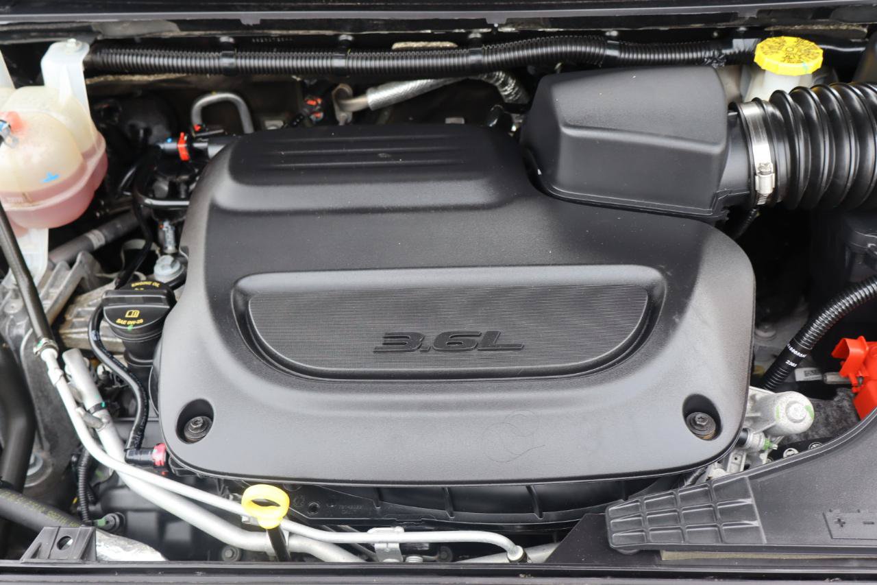 Used 2023 Chrysler Pacifica Touring-L FWD image 24
