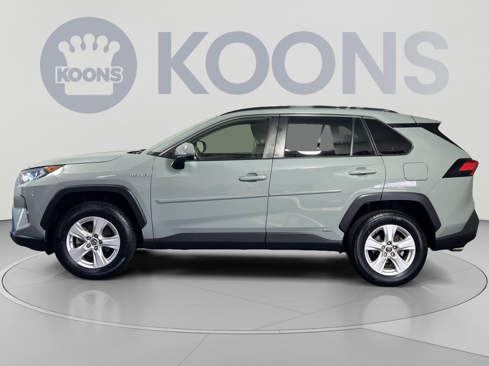 Used 2019 Toyota RAV4 XLE w/ Convenience Package AWD/4WD image 2
