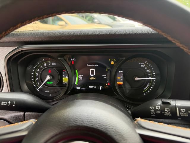 Used 2024 Jeep Wrangler Unlimited w/ Convenience Group AWD/4WD image 17