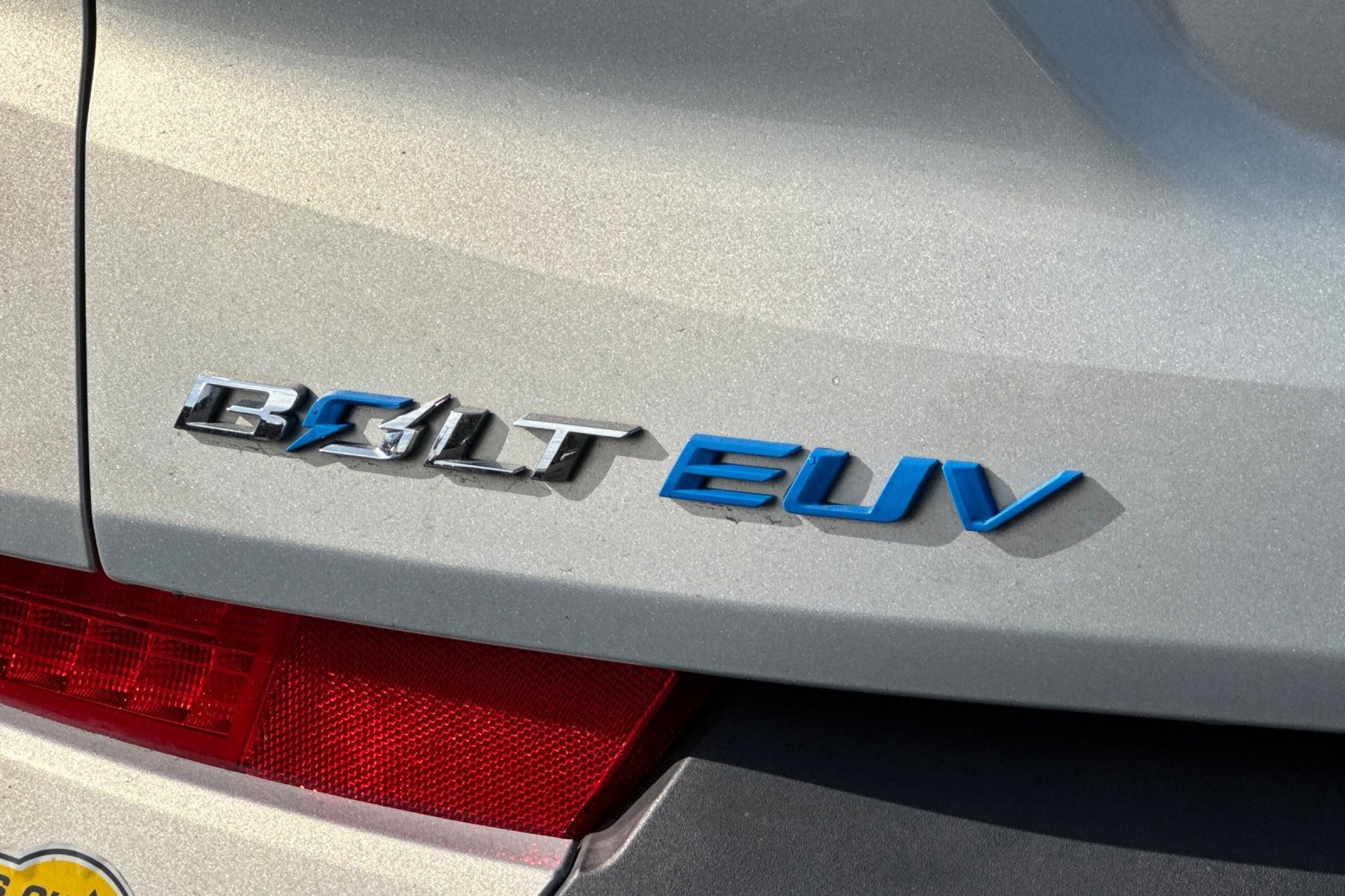 Used 2023 Chevrolet Bolt EUV LT w/ Comfort Package image 46