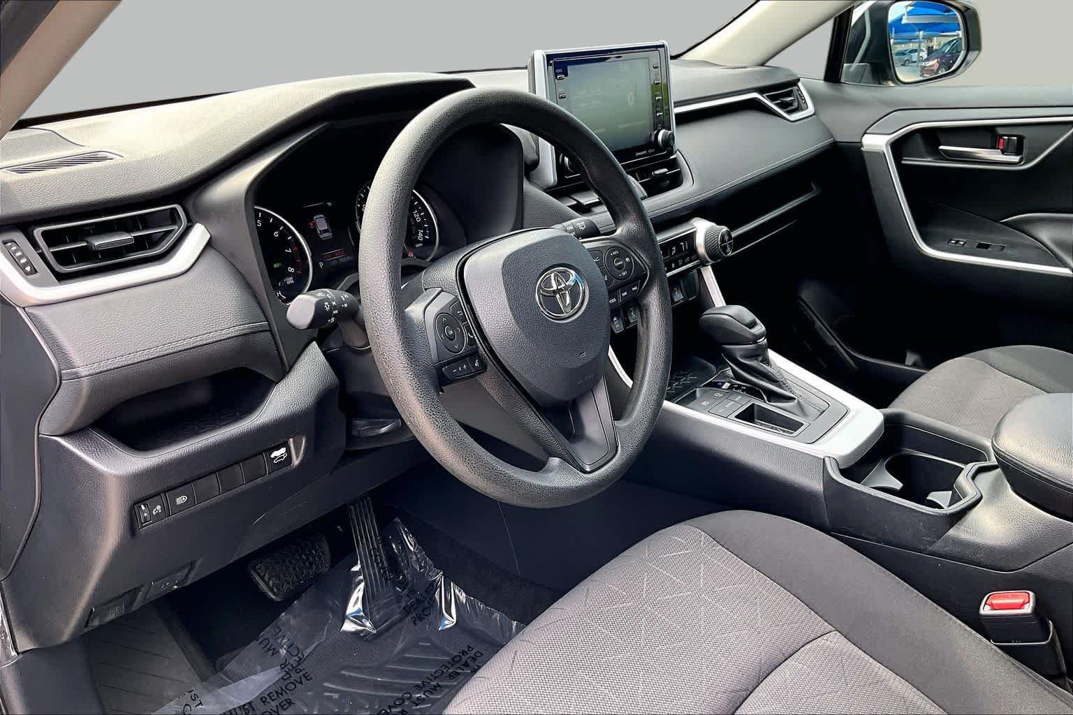 Used 2019 Toyota RAV4 XLE FWD image 18