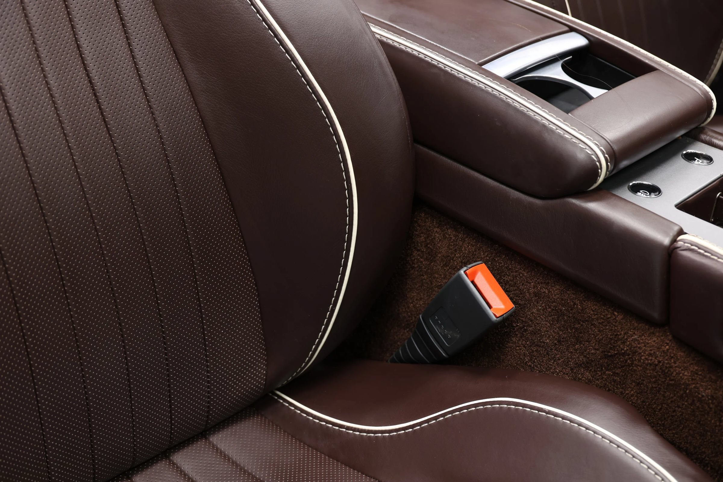 Used 2016 Aston Martin DB9 GT RWD image 76