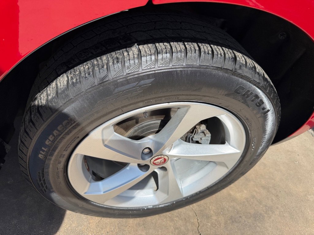 Used 2017 Jaguar F-PACE Premium image 18