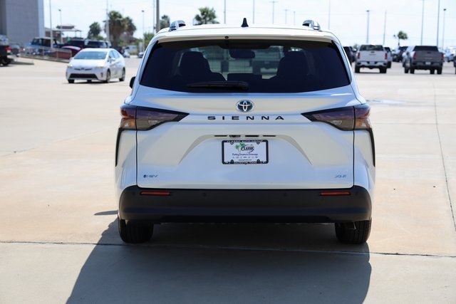 New 2025 Toyota Sienna XLE image 7