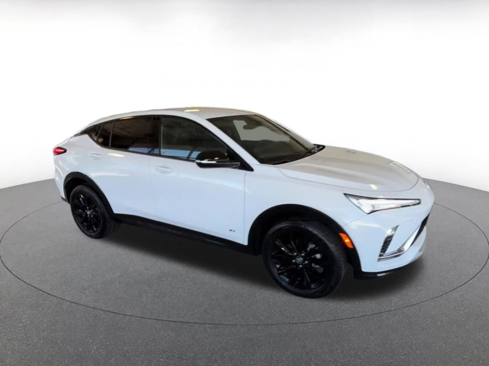 Used 2025 Buick Envista Sport Touring image 2