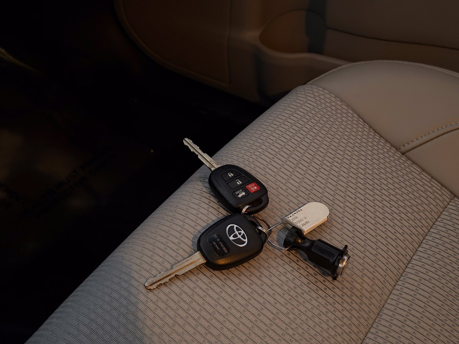 Used 2016 Toyota Camry SE FWD image 34