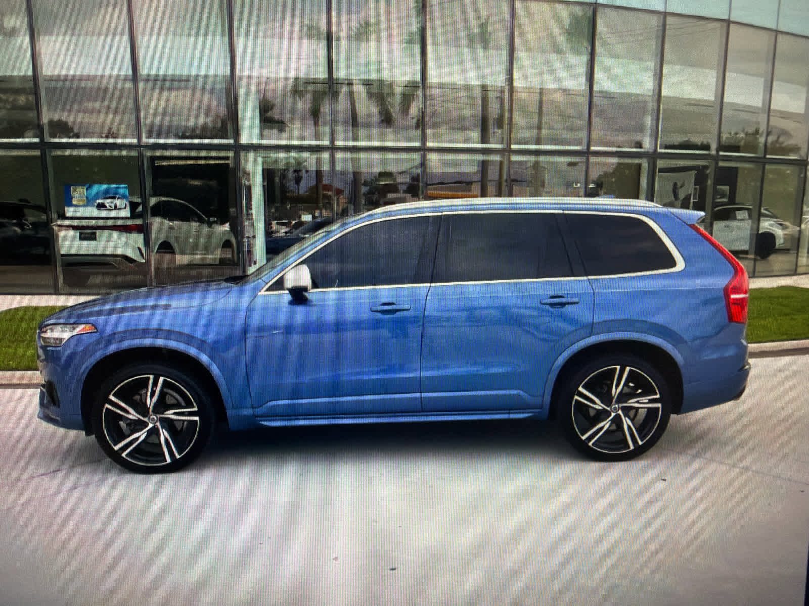 Used 2018 Volvo XC90 T5 R-Design w/ Convenience Package FWD image 3