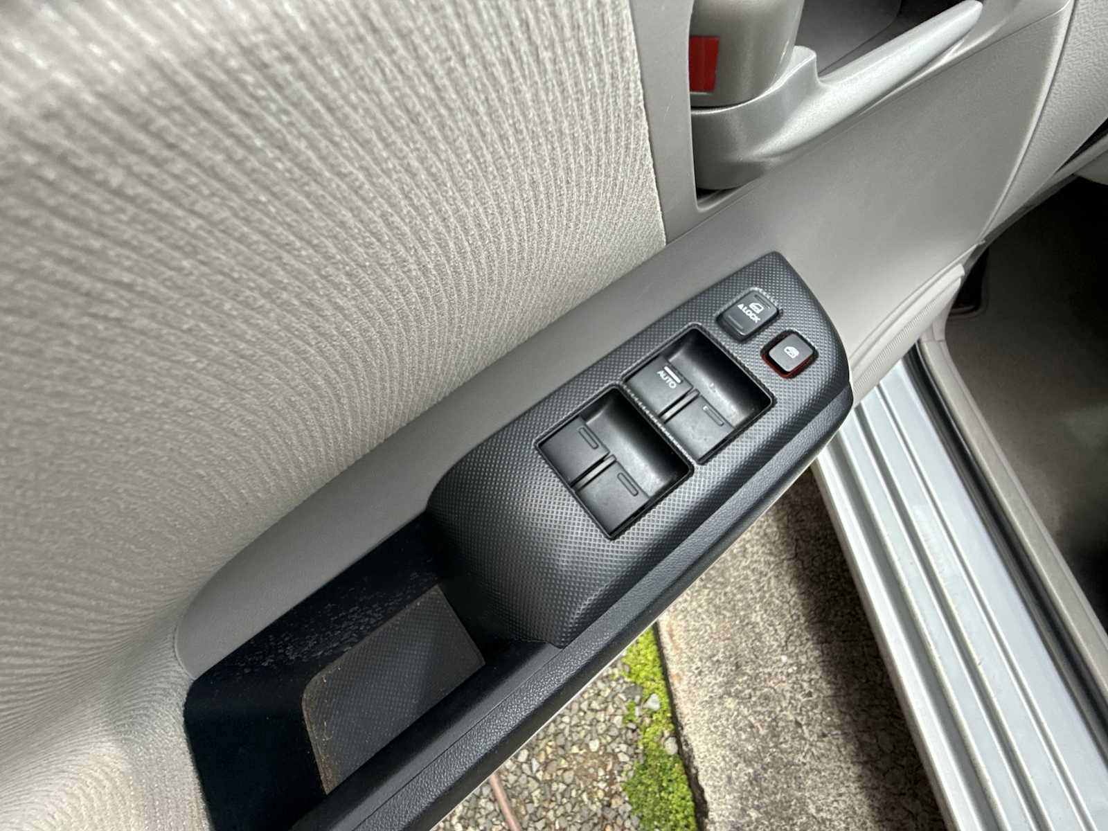 Used 2011 Honda Insight LX image 14