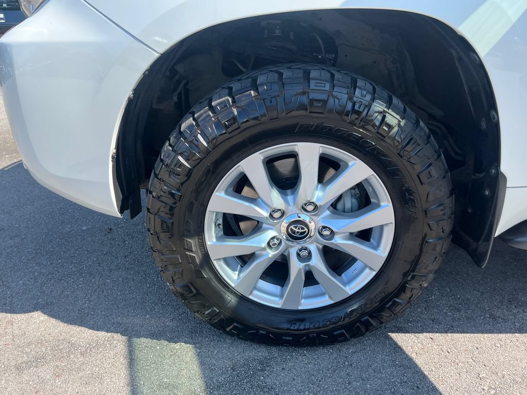 Used 2015 Toyota Land Cruiser AWD/4WD image 28