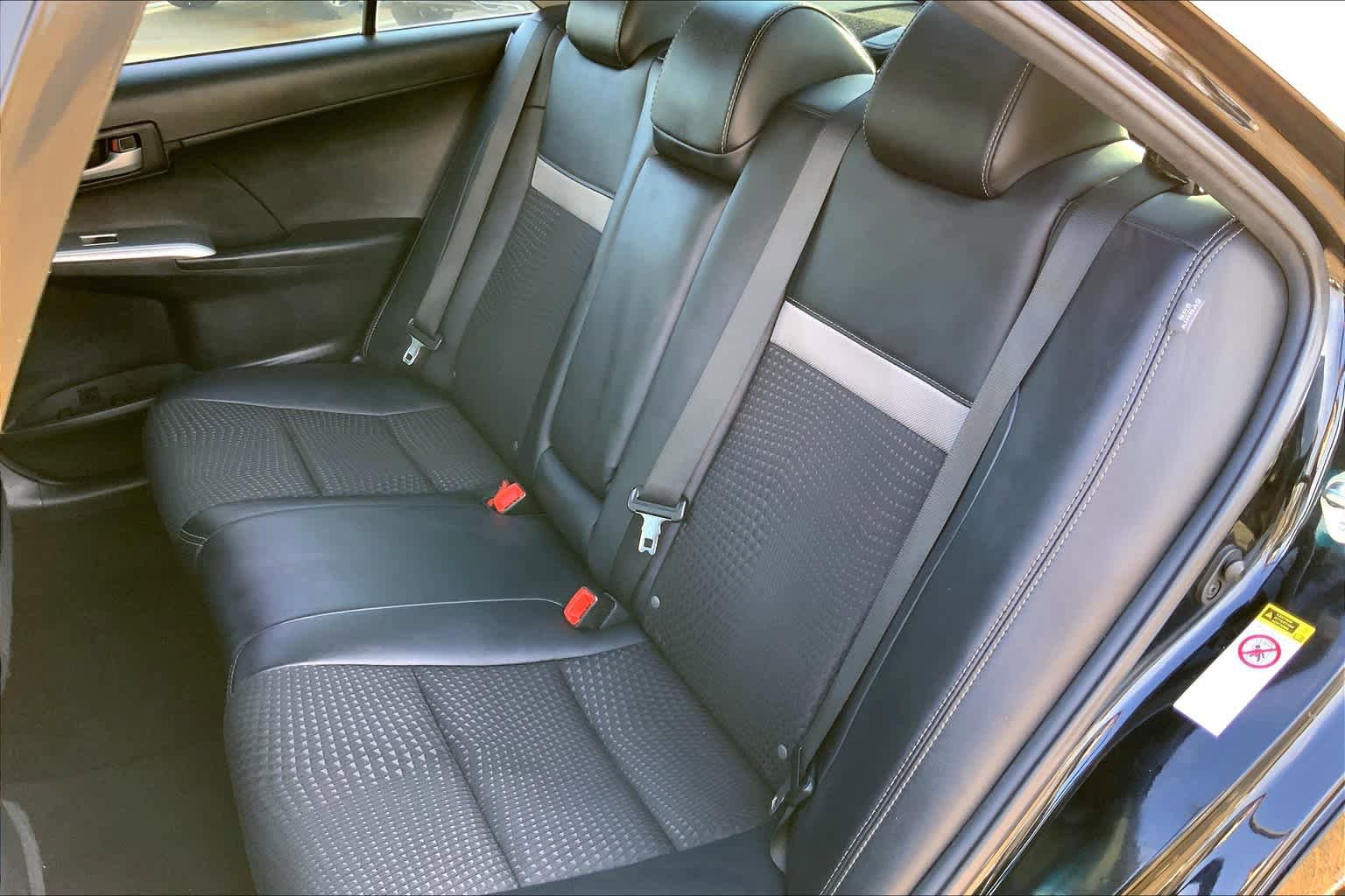 Used 2014 Toyota Camry SE FWD image 19