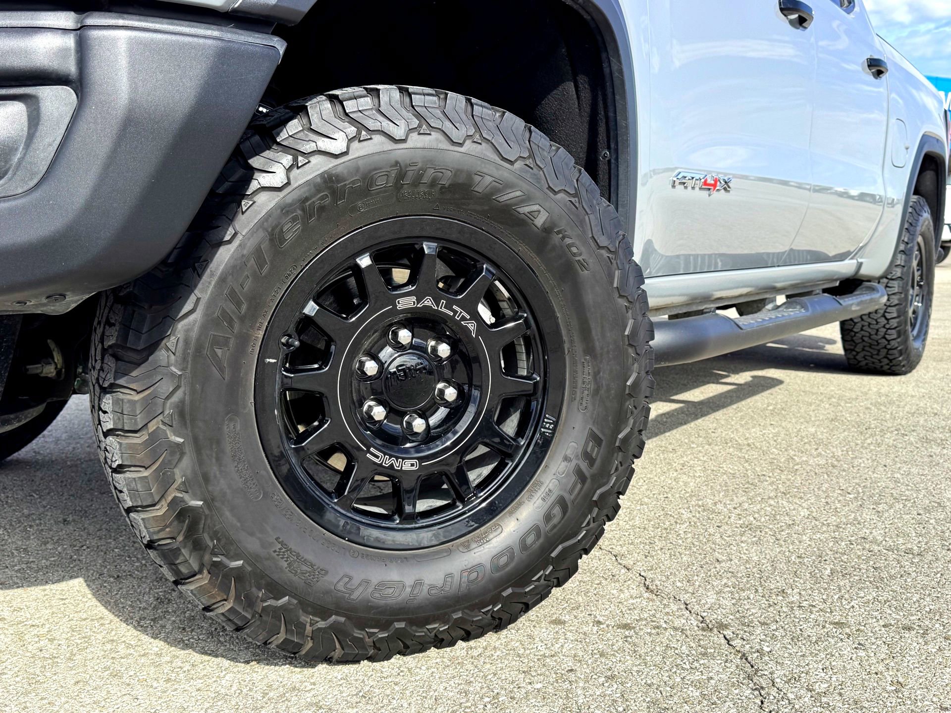 Used 2024 GMC Sierra 1500 AT4X w/ AT4X AEV Edition image 2